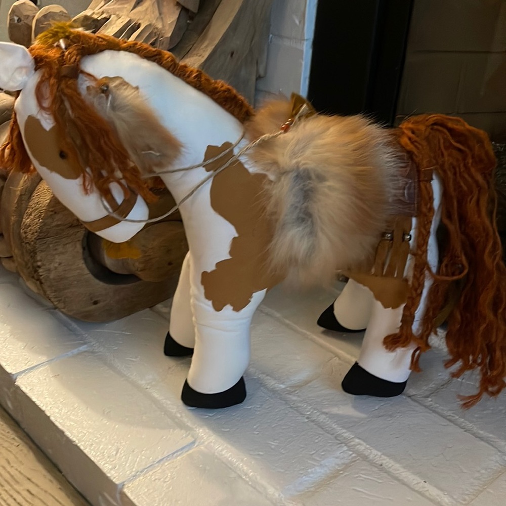 Beautiful vintage Native American paint horse. 1990s perfect condition.